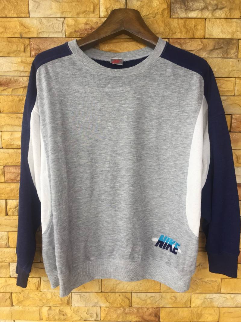 Vintage 90Er Jahre Nike Grau Tag Sweatshirt Crewneck Große Größe von xlrepublikan