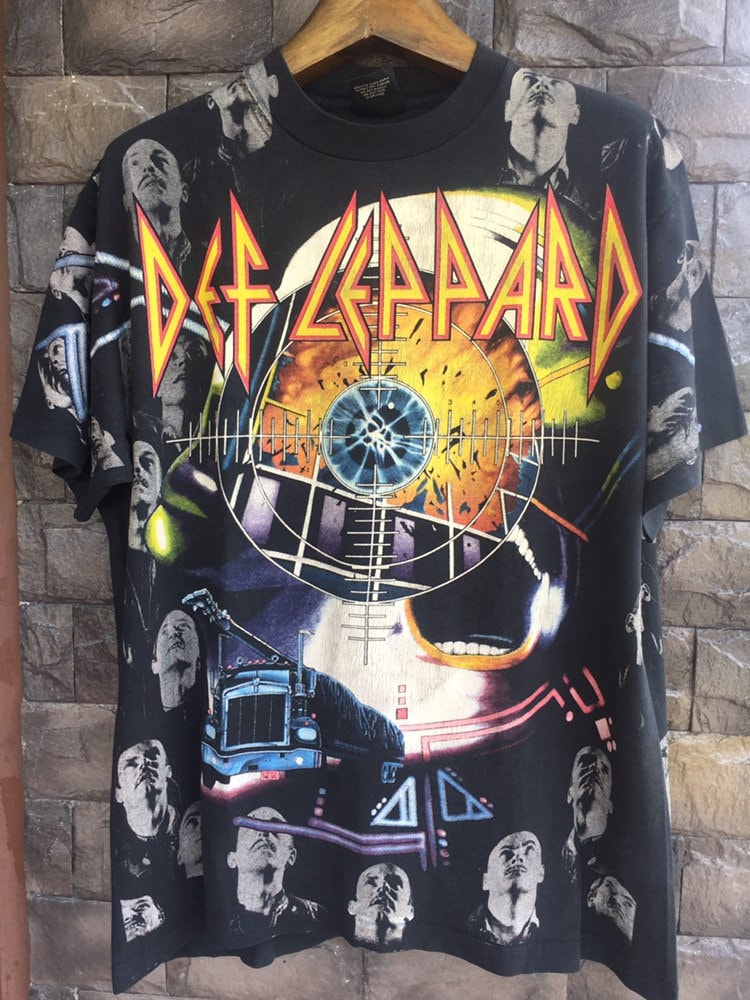 Vintage Def Leapard All Over Print T-Shirt Größe von xlrepublikan