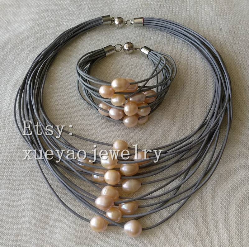 Graues Leder & Rosa Perlen Halsketten-Armband-Set von xueyaojewelry