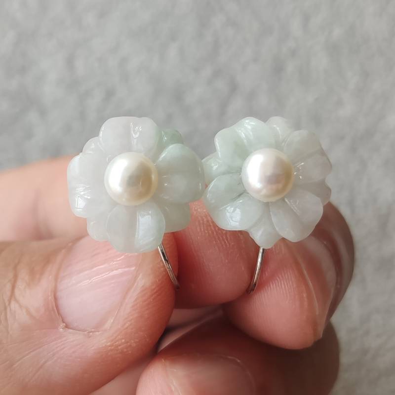 Jade Blume Ohrringe Mit Weißer Perle Mitte | 5-6 Mm Jade Blume Ohrringe Mit Weißer Perle Mitte | 5-6 Mm von xueyaojewelry