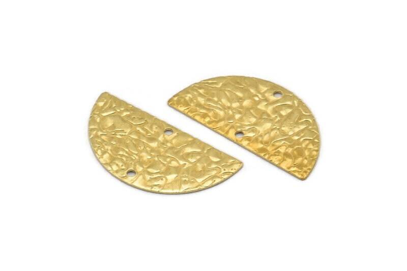 Halbkreis Charme, 24 Strukturierte Rohmessing Halbmond Rohlinge Mit 2 Löcher, Ohrringe, Anhänger | 25x12x0.60 Mm D0792 von yakutum