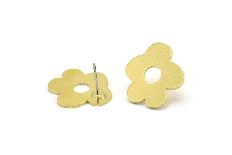 Messing Blumen Ohrring, 8 Rohe Blumenförmige Ohrstecker | 18x16x0.80mm A2676 von yakutum