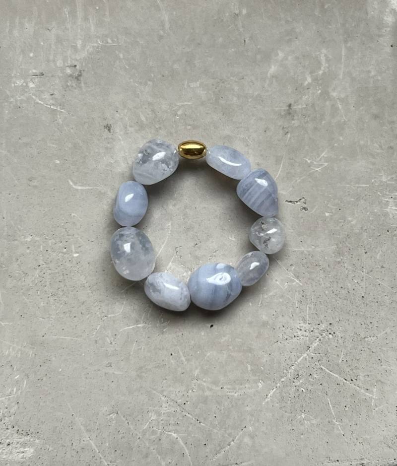 Perlenring Xia | Chalcedon Edelsteinring Geschenk Für Sie Vergoldet von yareastudios