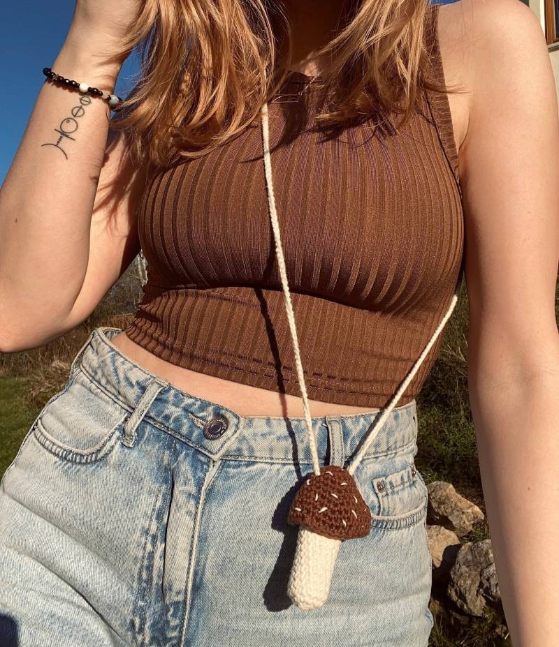 Gehäkelter Pilzanhänger, Pilztasche, Pilz Umhängetasche, Amigurumi, Feuerzeugtasche, Gehäkelte Mini Tasche Gehäkelter Pilzanhänger, Pilztasche, Pilz Umhängetasche, Amigurumi, Feuerzeugtasche, Gehäkelte Mini Tasche von yarnProblem