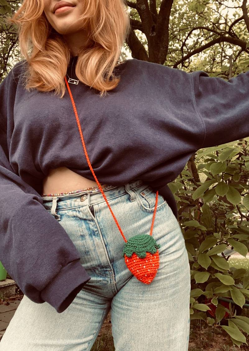 Kleine Erdbeere Häkel Tasche, Erdbeer Tasche, Tasche in Erdbeerform Mini Erdbeere, Amigurumi von yarnProblem