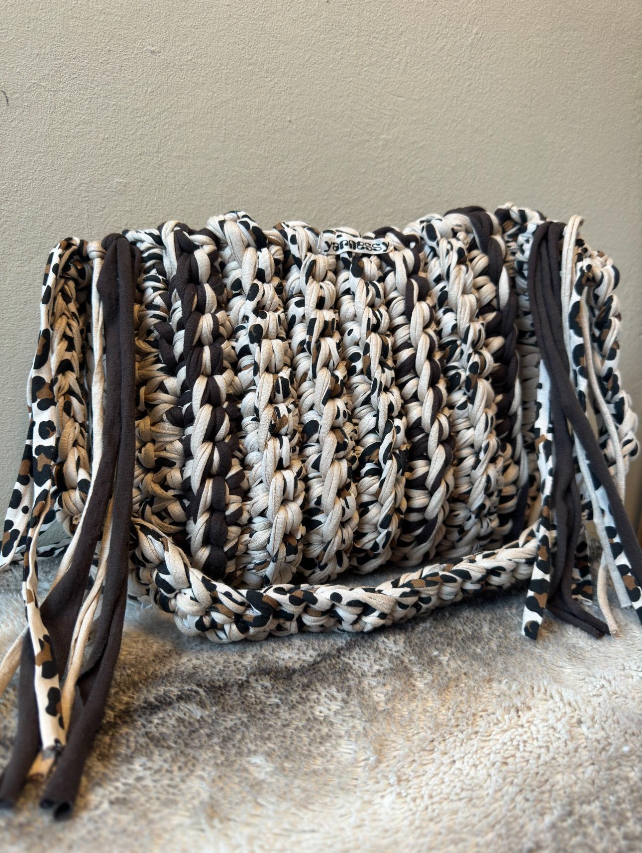 Gehäkelte Schultertasche, Handgemacht Aus Recyceltem T - Shirt Garn, Mittelgroß von yarnessy