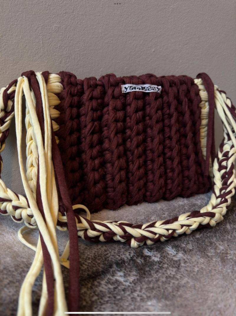 Gehäkelte Tasche, Mini Schultertasche Aus Recyceltem T-Shirt Garn von yarnessy