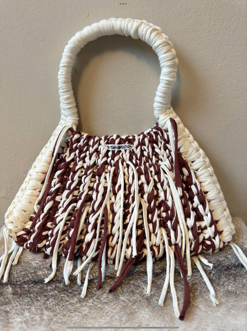 Häkeltasche Aus Recyceltem T-Shirt Garn, Robuste Handtasche von yarnessy