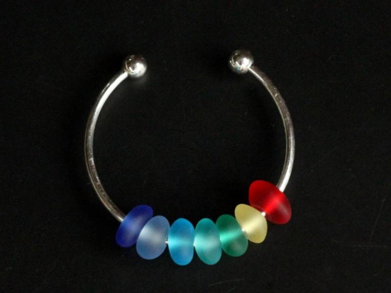 Handgemachtes Regenbogen Meer Strand Glasperlen Armband Armreif Handgemachtes Regenbogen Meer Strand Glasperlen Armband Armreif von yellowcentaury