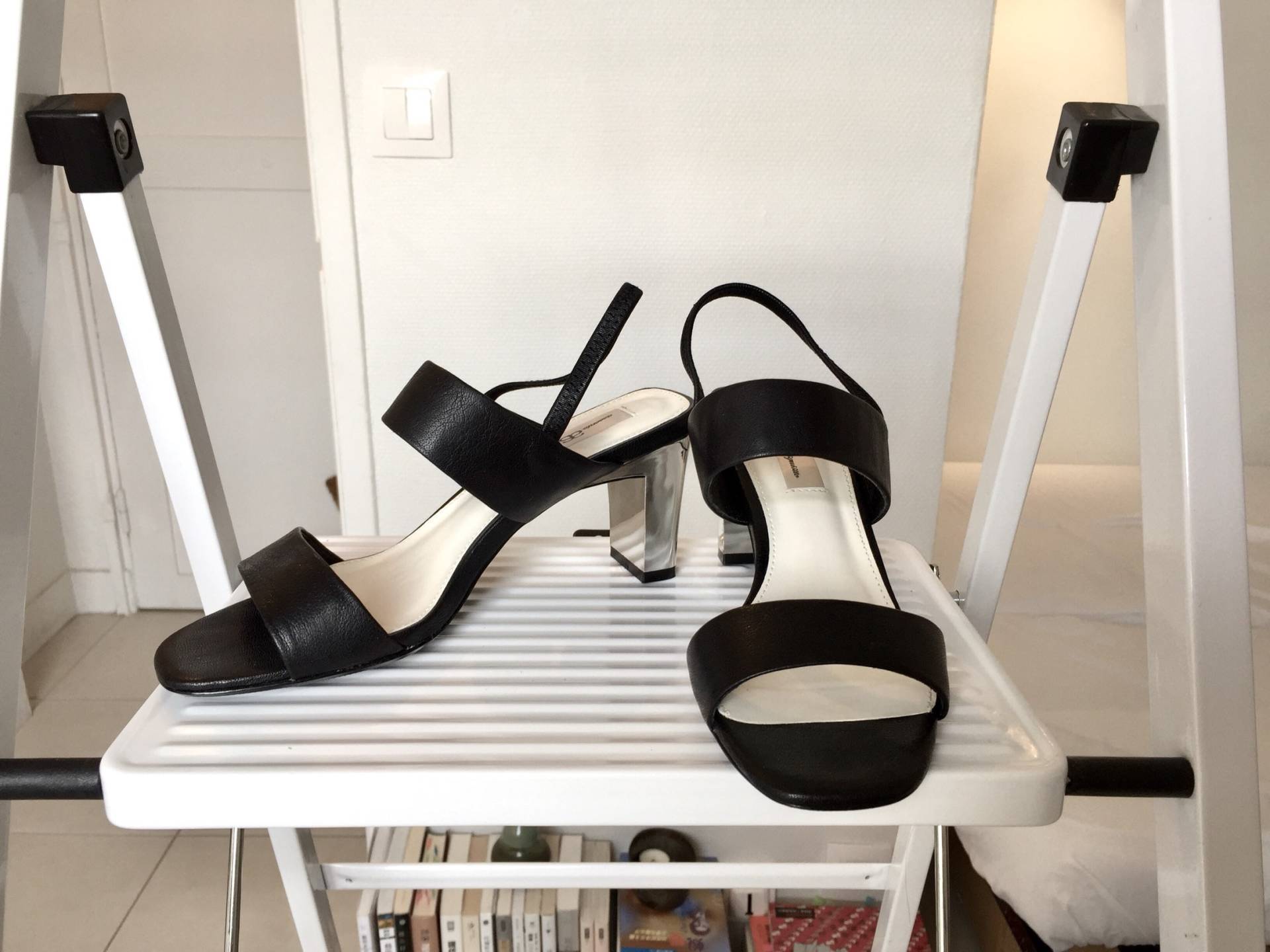 Elegante/Minimal Schwarz Heel Sandalen | Ungetragen Elegante/Minimal Schwarz Heel Sandalen | Ungetragen von yennodiusstudio