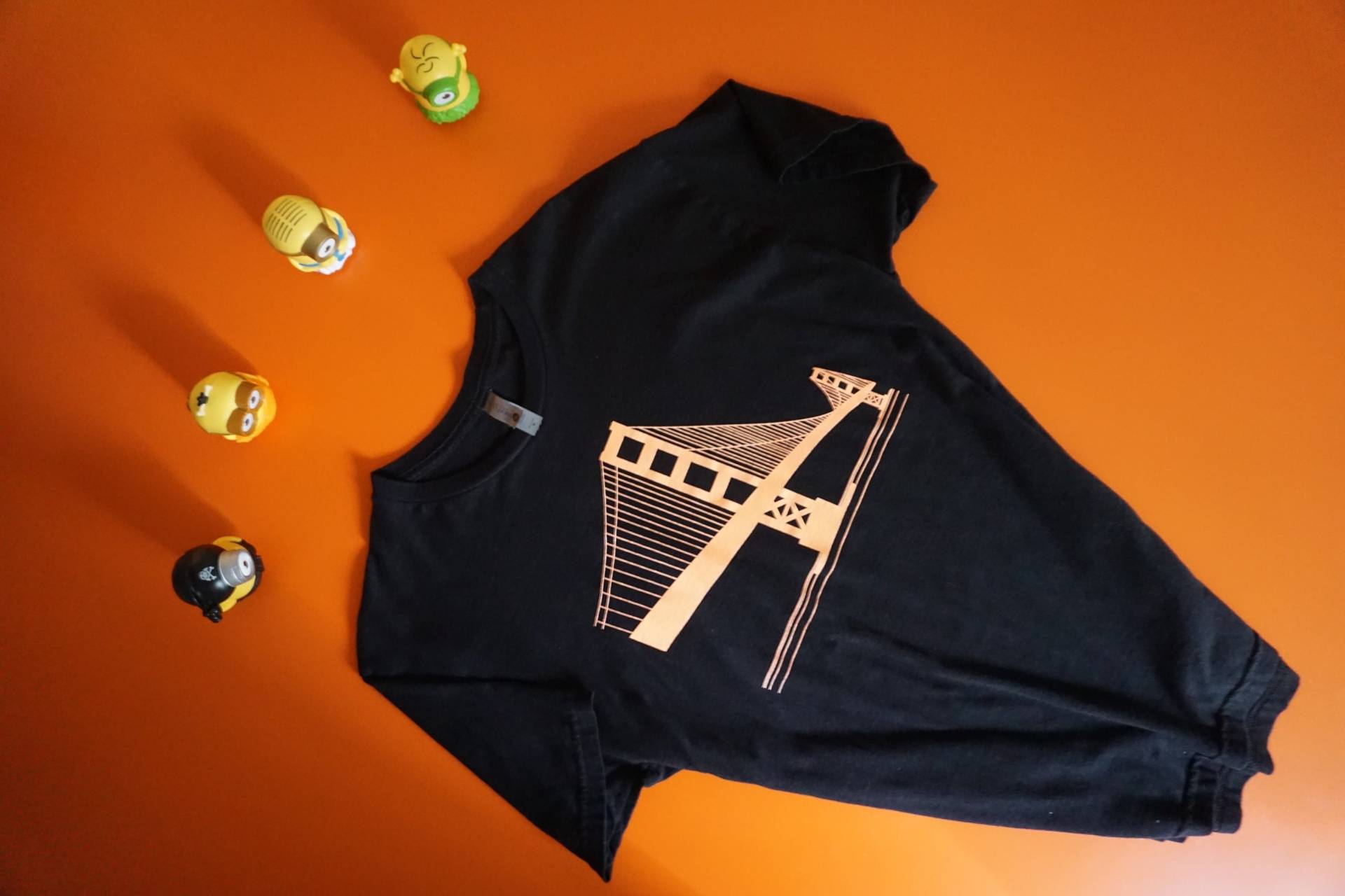 Golden Gate Bridge Leuchte Unisex Tshirt von yfyhubb