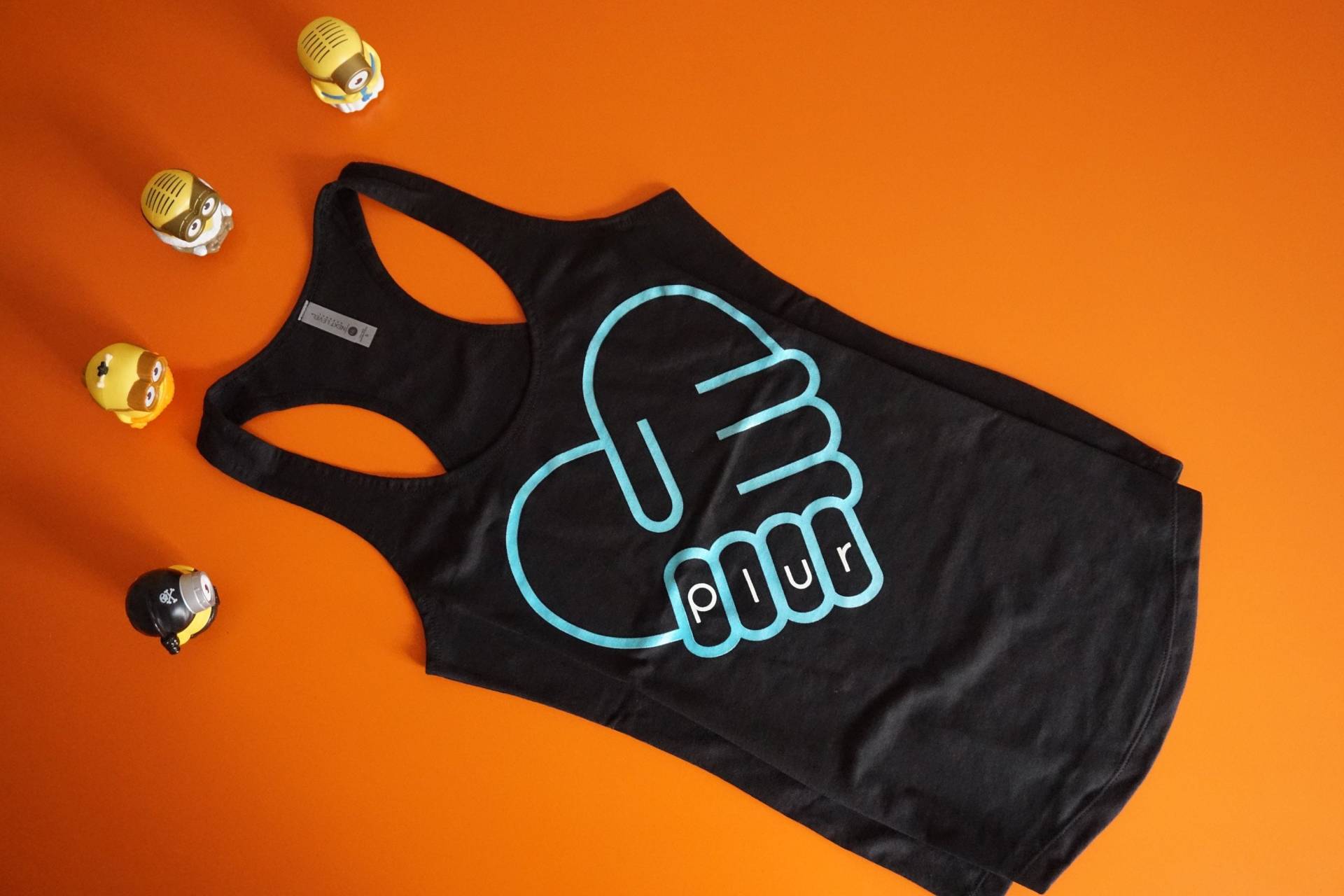 P.l.u.r Herz Glow in The Dark Unisex Tank Top von yfyhubb