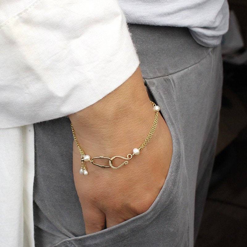 Zierliche Brautperlen Armband, Gold Filled Perlenkette Perlen Hochzeit Juni Geburtsstein von yifatbareket