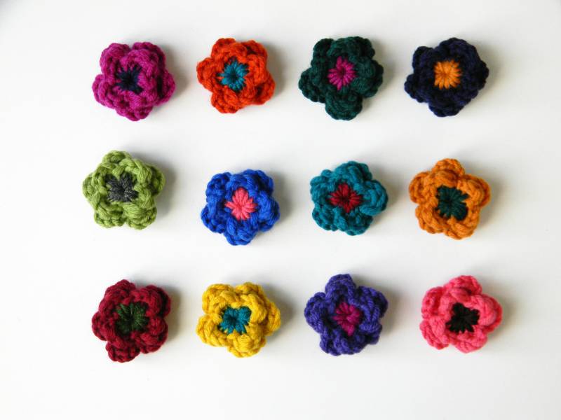 Blumen Ansteckblume. Revers Blume. Anstecknadel. Für Den Mann, Für Die Frau. Hergestellt in Italien. Blumen-Brosche. Farbe Nach Ihrer Wahl von ylleanna