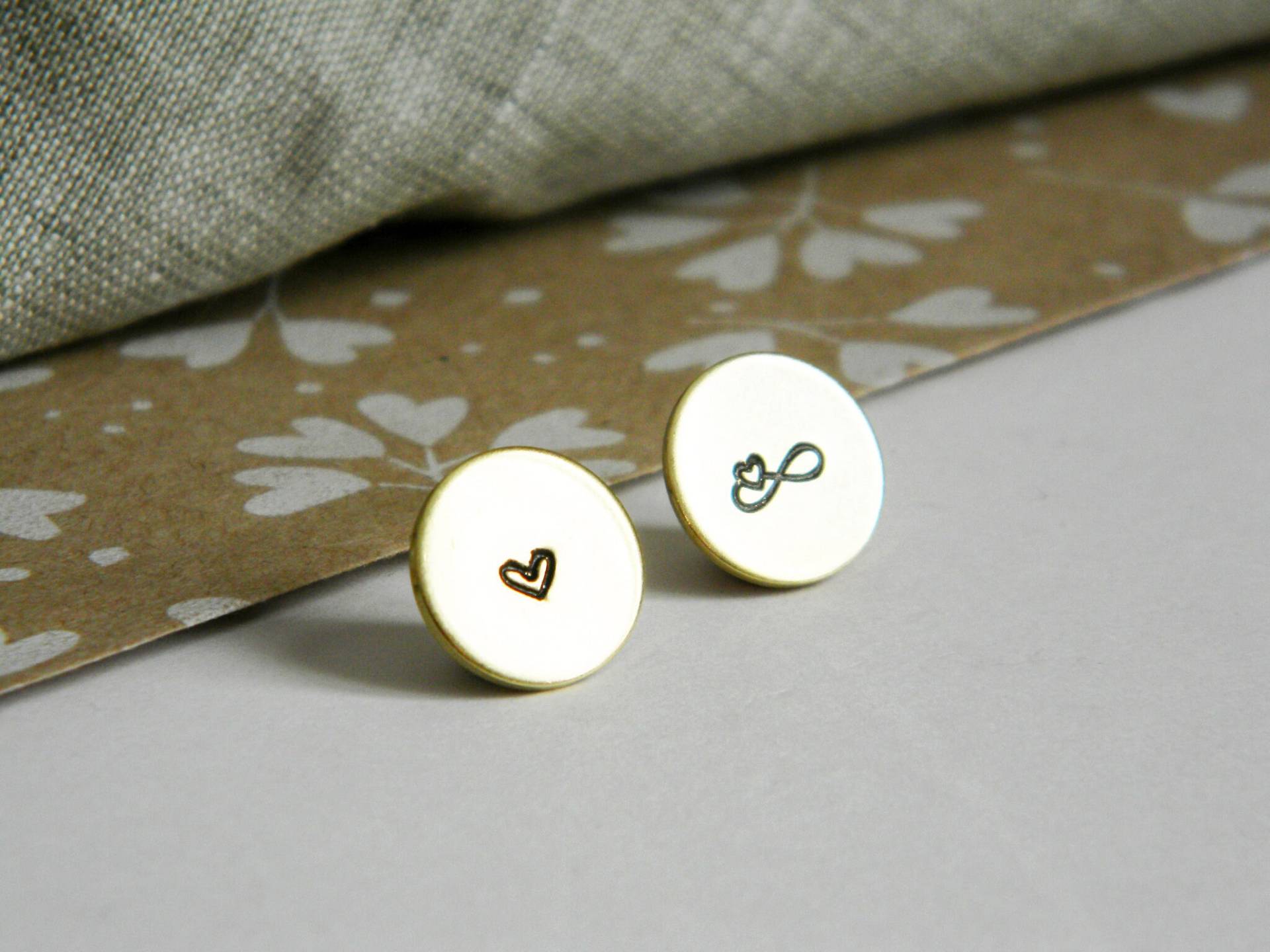 Herz Anstecknadel. Infinity Zeichen Pin. Kleine Krawattennadel. Messing Jubiläumsgeschenk. Zeichen. Durchmesser Ca 12mm Liebe. Hochzeit von ylleanna