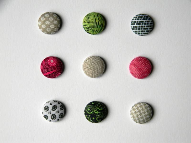 stoff Revers Knopf. Runde Boutonniere. Beige, Rosa, Fuchsia. Business-stil. Bürokleidung von ylleanna