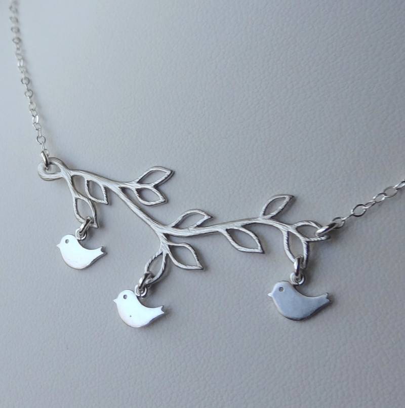 Babys Vogel Familie in Einem Zweig Halskette, Oma Baby Nana Großmutter, Mutter Halskette von ymcjewelry