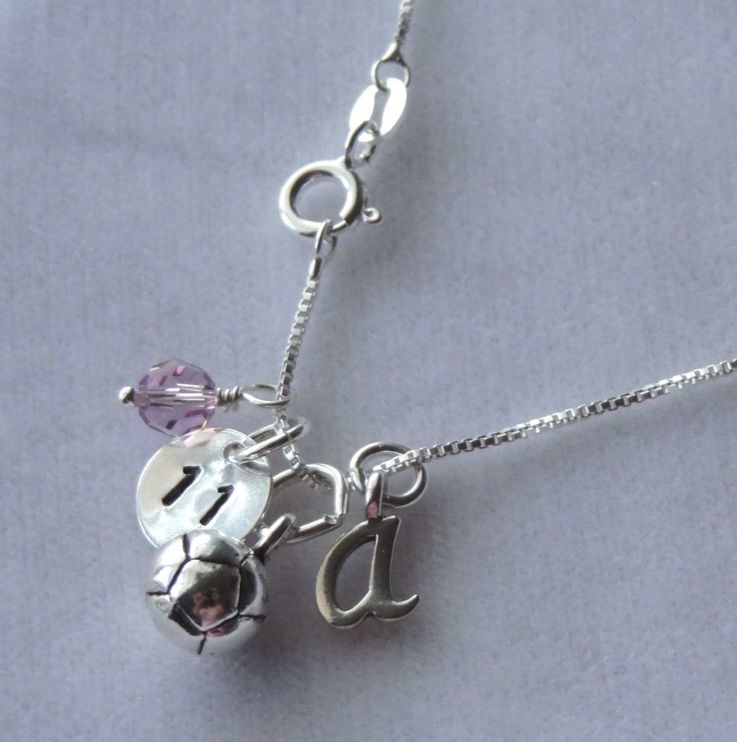 Basketball-Halskette, Sterlingsilber, Geburtstagsstein-Halskette, Sportschmuck, Personalisierter Schmuck, Fußball-Fußball von ymcjewelry