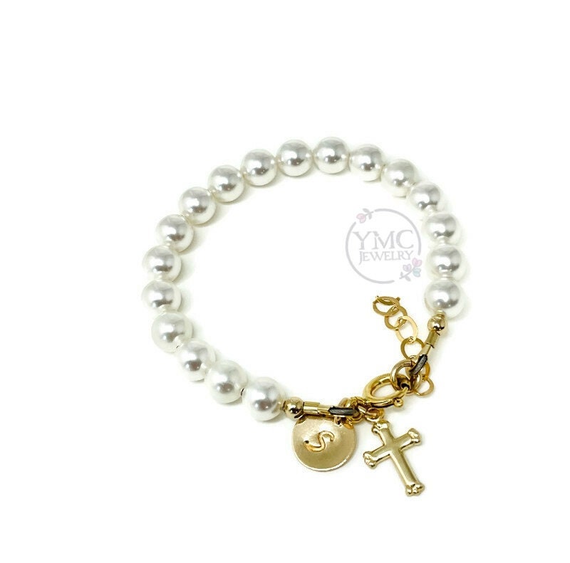 Gold Kreuz Perle Taufe Armband, Blumenmädchen Erste Kommunion-Bestätigung, Baby Armband von ymcjewelry