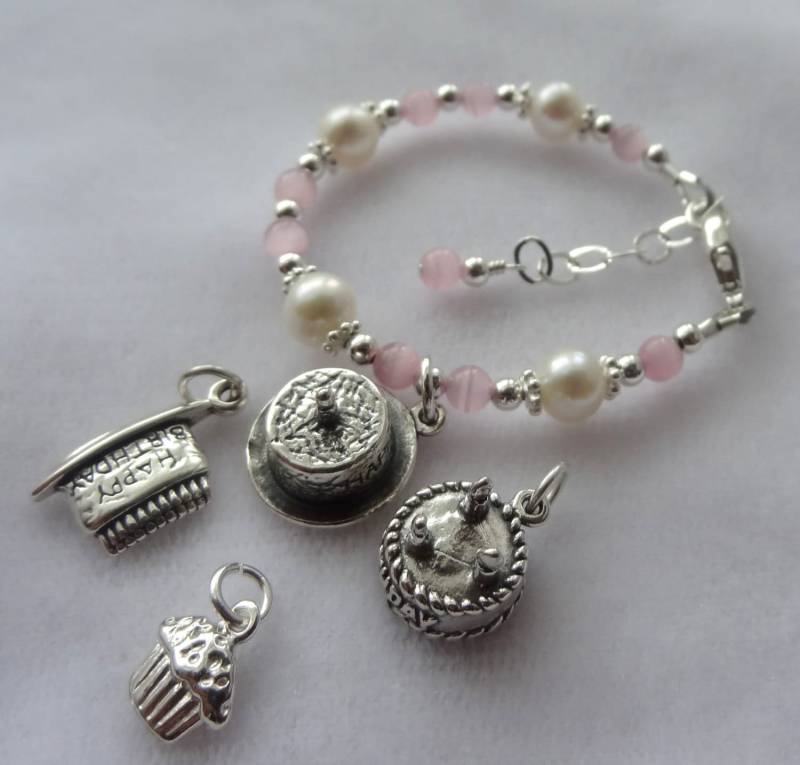 Happy Birthday - Sterling Silber Süßwasserperle Und Katzenauge Kinder Armband, Erster Geburtstag, Dritter Kuchen Cupcakes von ymcjewelry