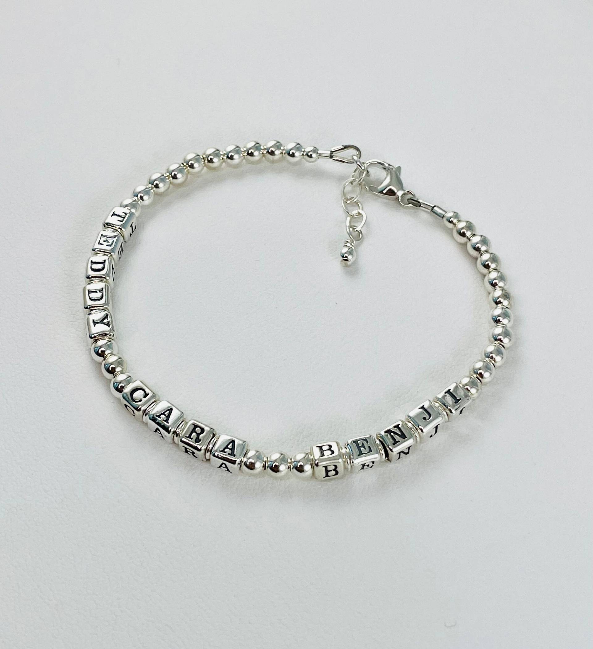 Massives Sterling Silber Mutter Name Armband, Muttertagsgeschenk Großmutter Drei Namen Armband von ymcjewelry