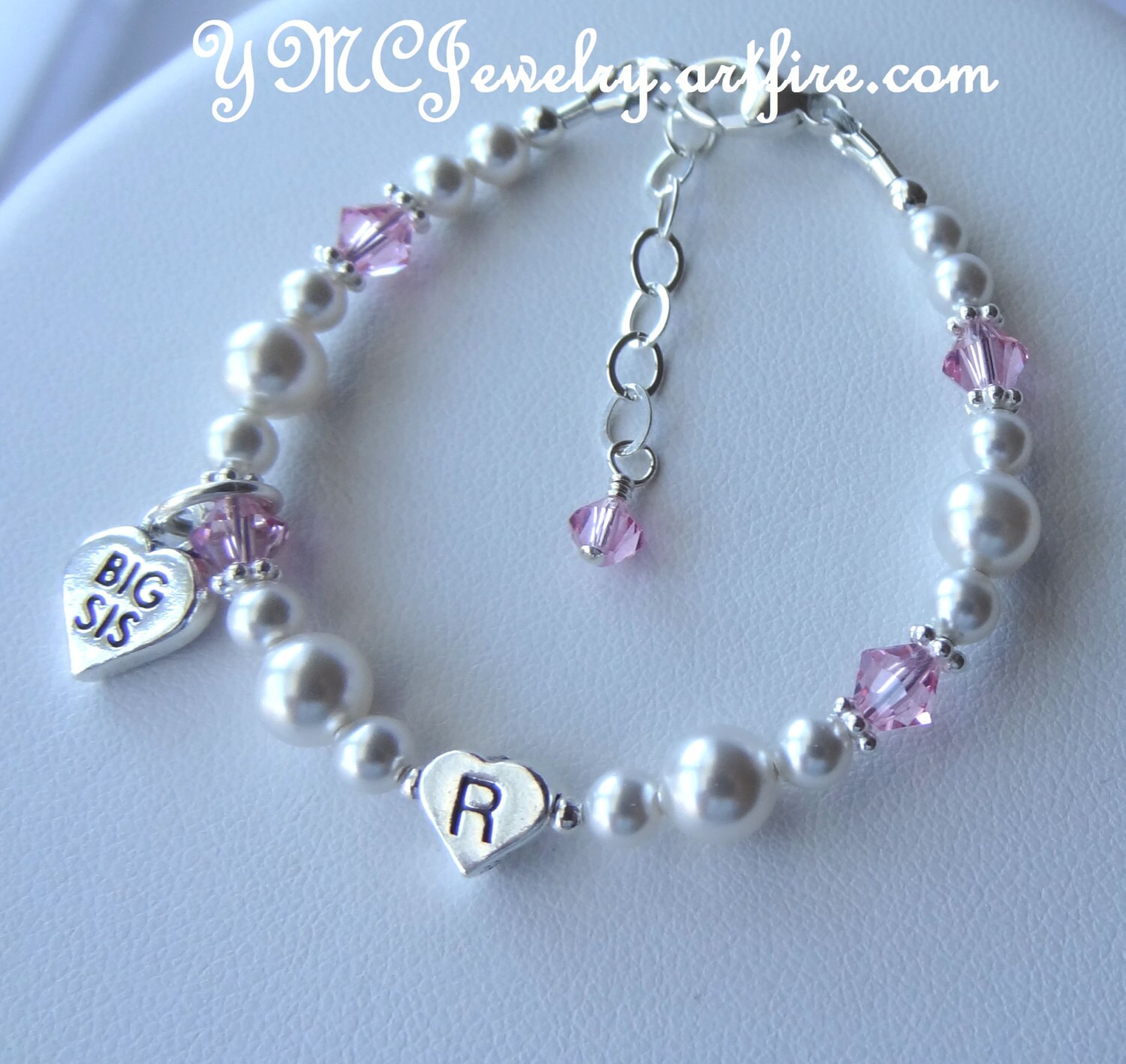 Personalisierte Große Schwester/Kleine Initial Herz Armband, Blumenmädchen Big Sis Lil Charm Geschenk Für Schwestern von ymcjewelry
