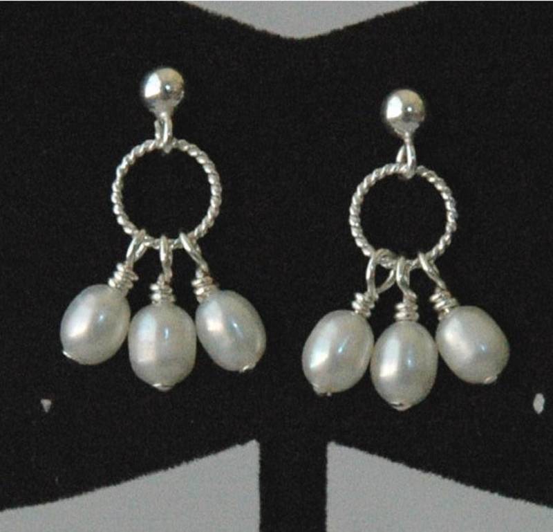 Silber Und Süßwasserperle Ohrringe, Kleine Mädchen Perlen Post Perle Ohrstecker Baumeln Ohrringe von ymcjewelry