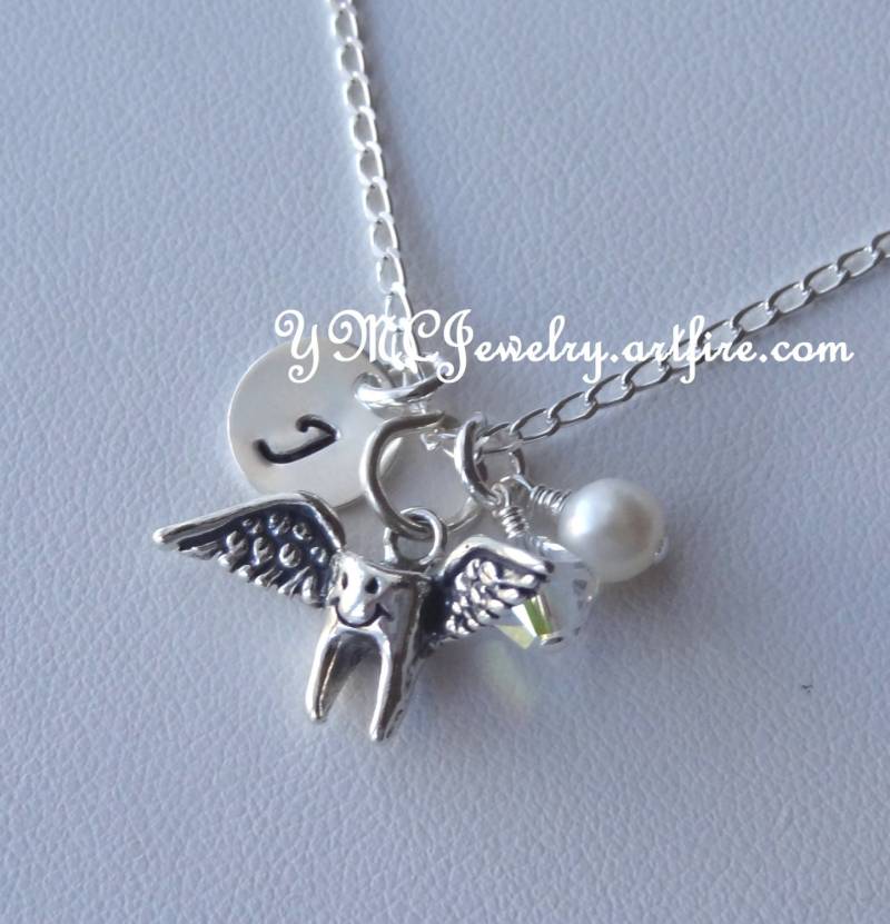 Zahnfee Perle Initial Halskette, Zahnhygieniker Geschenk, Zahnpflegerin Halskette von ymcjewelry