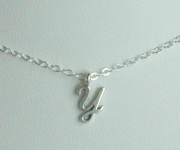 Zierliche Sterling Silber Anfang Charme Halskette, Brautjungfer Jr Personalisierte Schichtung Monogramm Initiale von ymcjewelry