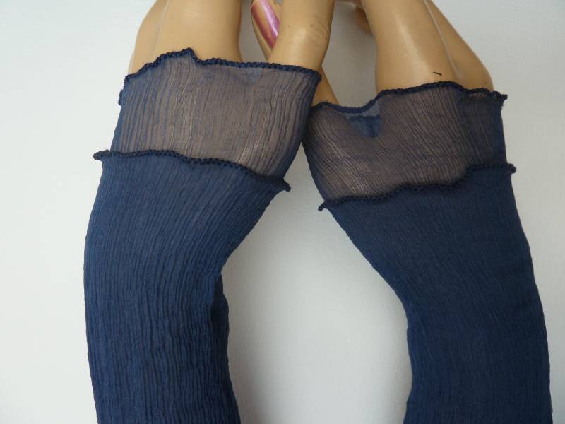 Armstulpen Aus Crinkleseide, Rauchblau, Uni Blau, Handwärmer, Pulswärmer Armstulpen Aus Crinkleseide, Rauchblau, Uni Blau, Handwärmer, Pulswärmer von yolainefruehauf
