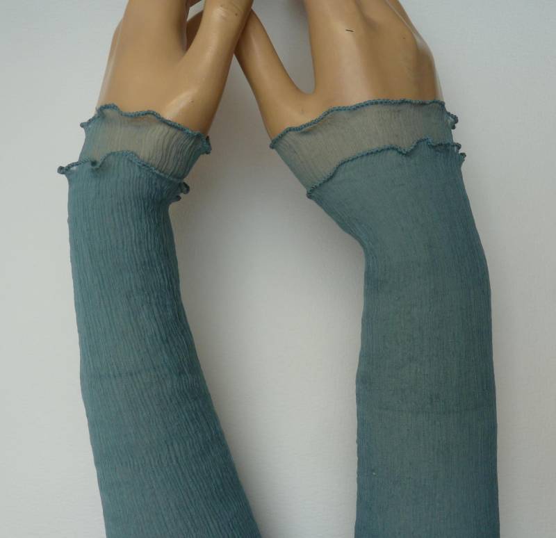 Armstulpen Aus Crinkleseide, Taubenblau, Graublau, Handwärmer, Pulswärmer Armstulpen Aus Crinkleseide, Taubenblau, Graublau, Handwärmer, Pulswärmer von yolainefruehauf
