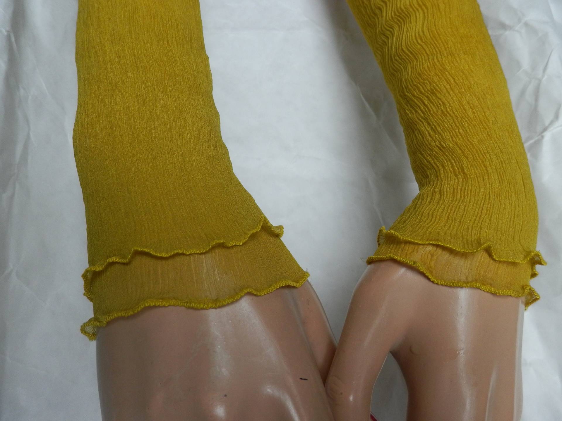 Armstulpen Aus Crinkleseide, Uni Gelb, Zitronengelb, Handwärmer, Pulswärmer Armstulpen Aus Crinkleseide, Uni Gelb, Zitronengelb, Handwärmer, Pulswärmer von yolainefruehauf
