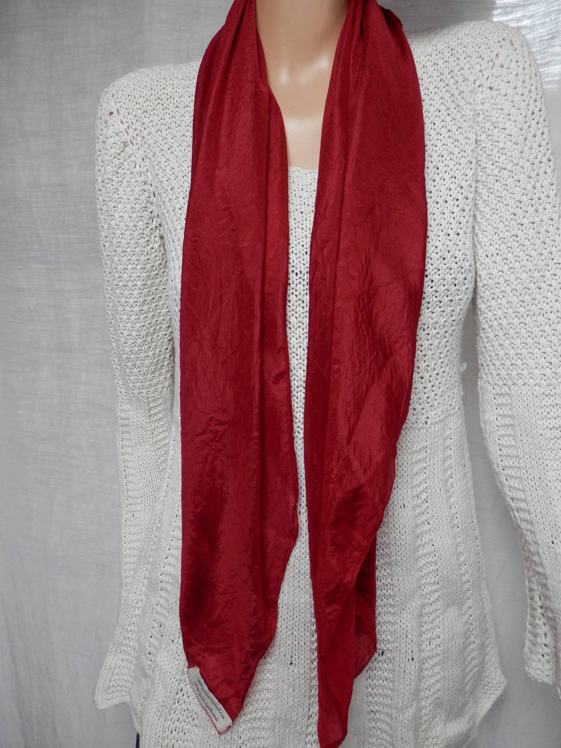 Seidenschal, Quadratisch, Kirschenrot, Uni Rot, Halstuch Aus Seide, Seidenfoulard, Seiden Carré, 90 X cm Seidenschal, Quadratisch, Kirschenrot, Uni Rot, Halstuch Aus Seide, Seidenfoulard, Seiden Carré, 90 X cm von yolainefruehauf