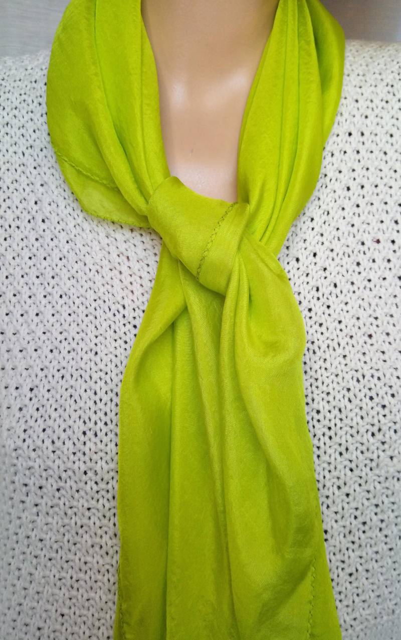 Seidenschal, Quadratisch, Limettengelb, Uni Gelb, Halstuch Aus Seide, Seidenfoulard, Seiden Carré, 90 X cm Seidenschal, Quadratisch, Limettengelb, Uni Gelb, Halstuch Aus Seide, Seidenfoulard, Seiden Carré, 90 X cm von yolainefruehauf