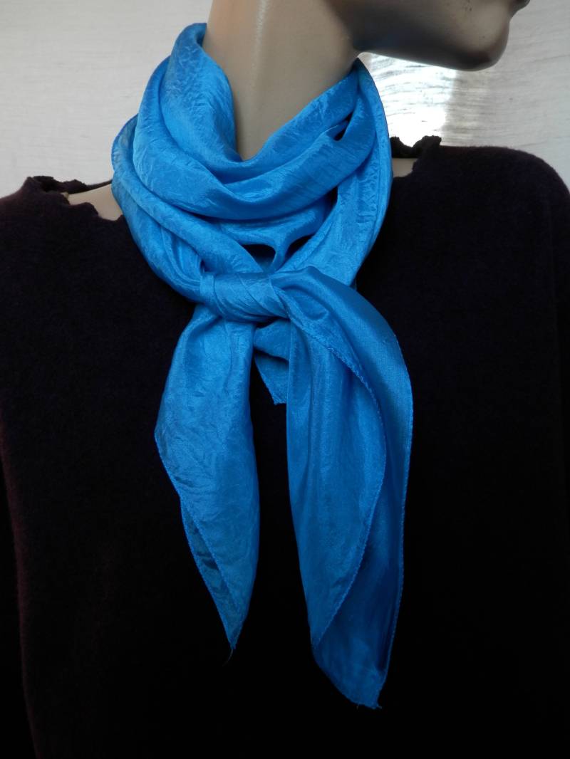 Seidenschal Blau, Himmelblau, Uni, Halstuch, Seidenfoulard, Seidencarre von yolainefruehauf