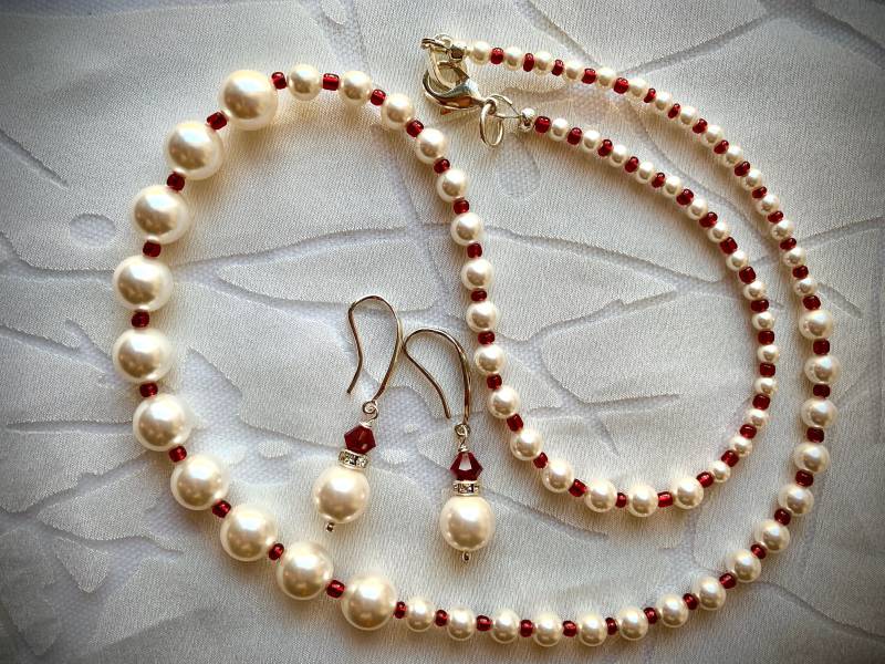 Perlenkette Und Ohrring Set Perlenkette Und Ohrring Set von youdeserveitbycher