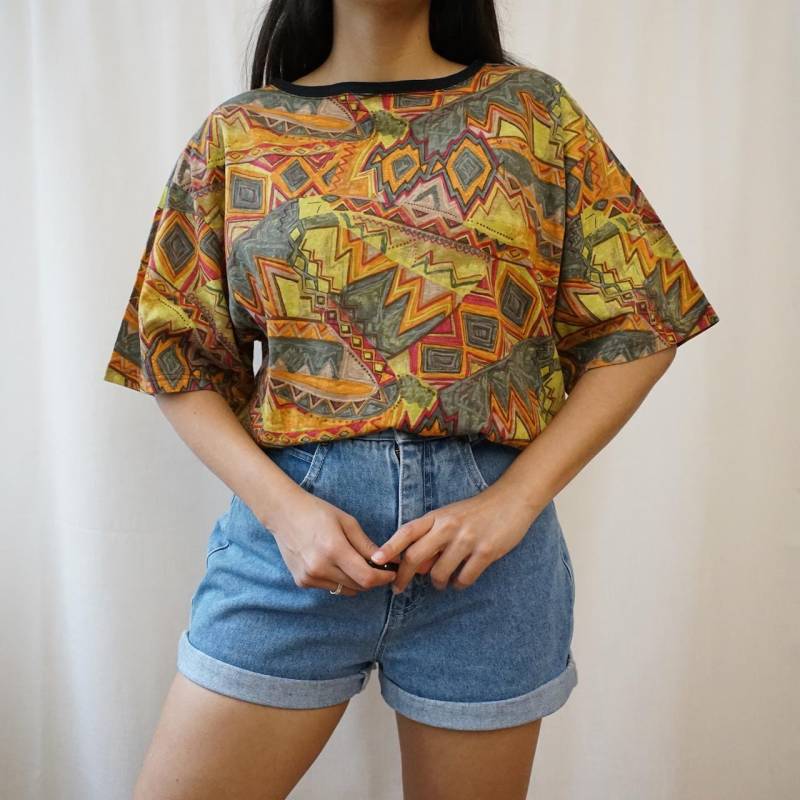 Vintage 90S T-Shirt Size M-L Geometric Pattern T-Shirt Short Sleeved Shirt Summer von youhadmeatvintageDE