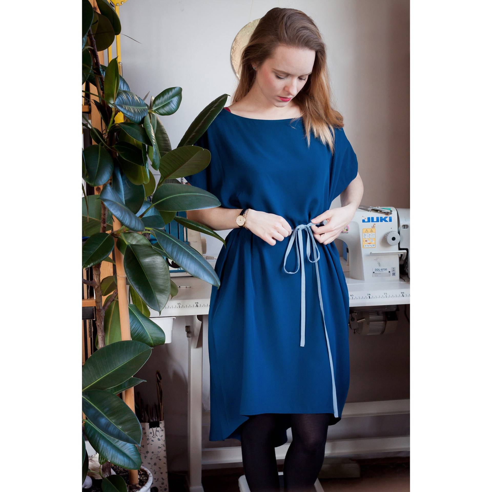Locker Sitzendes Kleid Mit Gürtel Kiku 03 von youlooklikeaboy
