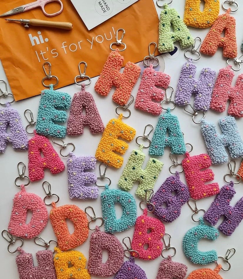 2 Stück Stanznadel Schlüsselanhänger, Weihnachtsgeschenk, Schlüsselanhänger Für Frauen, Taschenzubehör, Buchstaben Punch Letter 2 Stück Stanznadel Schlüsselanhänger, Weihnachtsgeschenk, Schlüsselanhänger Für Frauen, Taschenzubehör, Buchstaben Punch Letter von youngpee