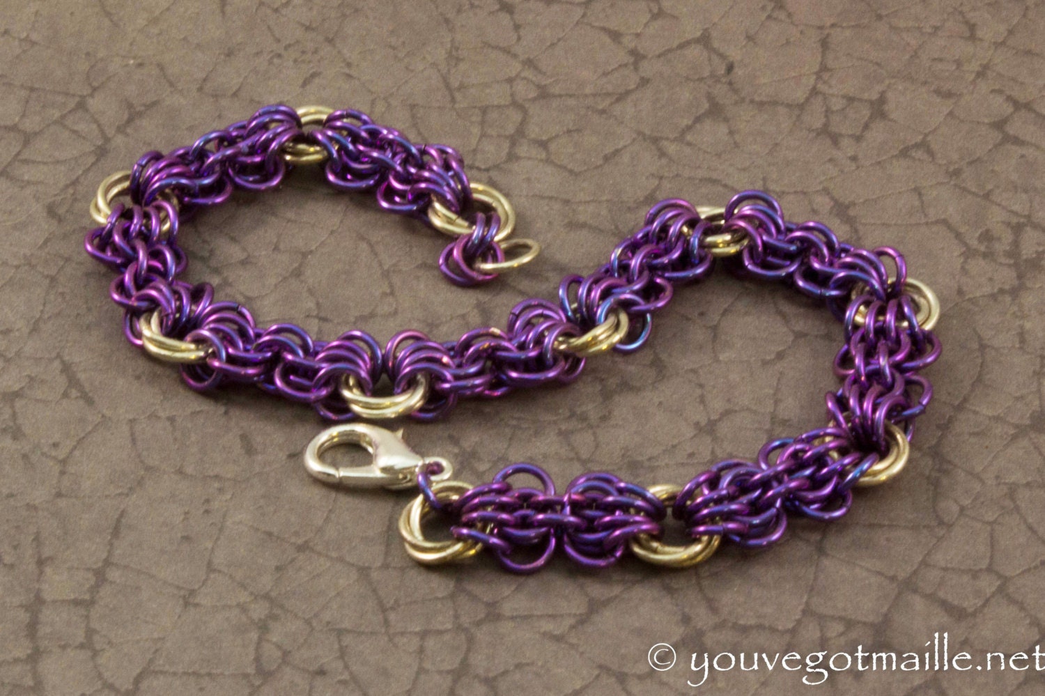 So Lila Schillernde Chainmaille Armband So Lila Schillernde Chainmaille Armband von youvegotmaille