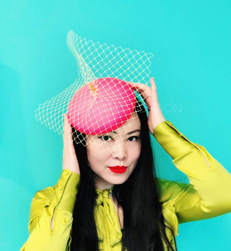 Fluoreszierende Rosa Leder Beret Mit Gold Spike N Säuregrüner Schleier-Hut Royal Ascot Bordeaux-Cup-Rennen Hochzeit Sommer Helle Farben Fluoreszierende Rosa Leder Beret Mit Gold Spike N Säuregrüner Schleier-Hut Royal Ascot Bordeaux-Cup-Rennen Hochzeit Sommer Helle Farben von yuanlilondonhats