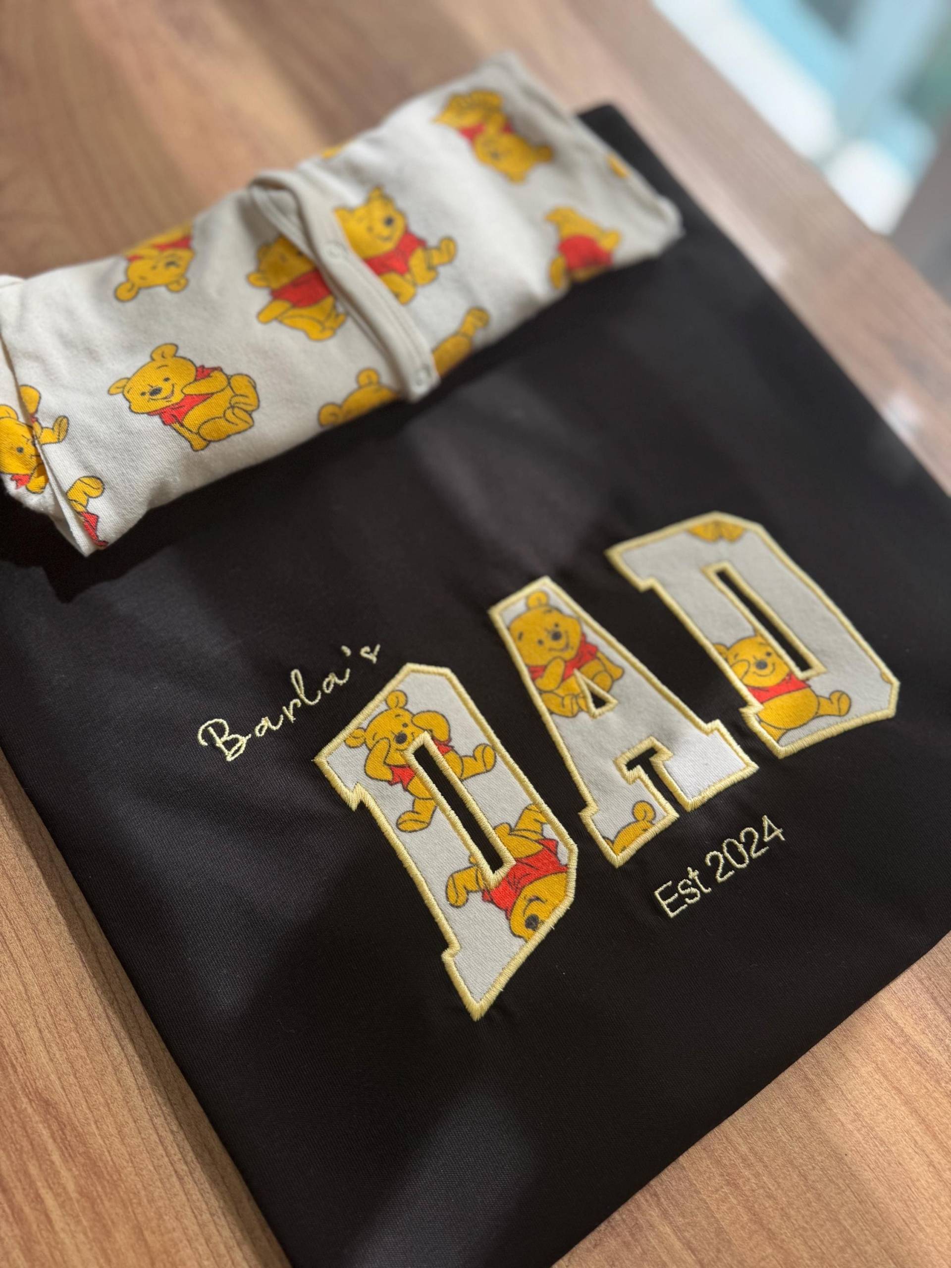 Dad - Papa T-Shirt Aus Babykleidung Personalisiert & Bestickt Erinnerungsshirt Für Papa von yukicostore