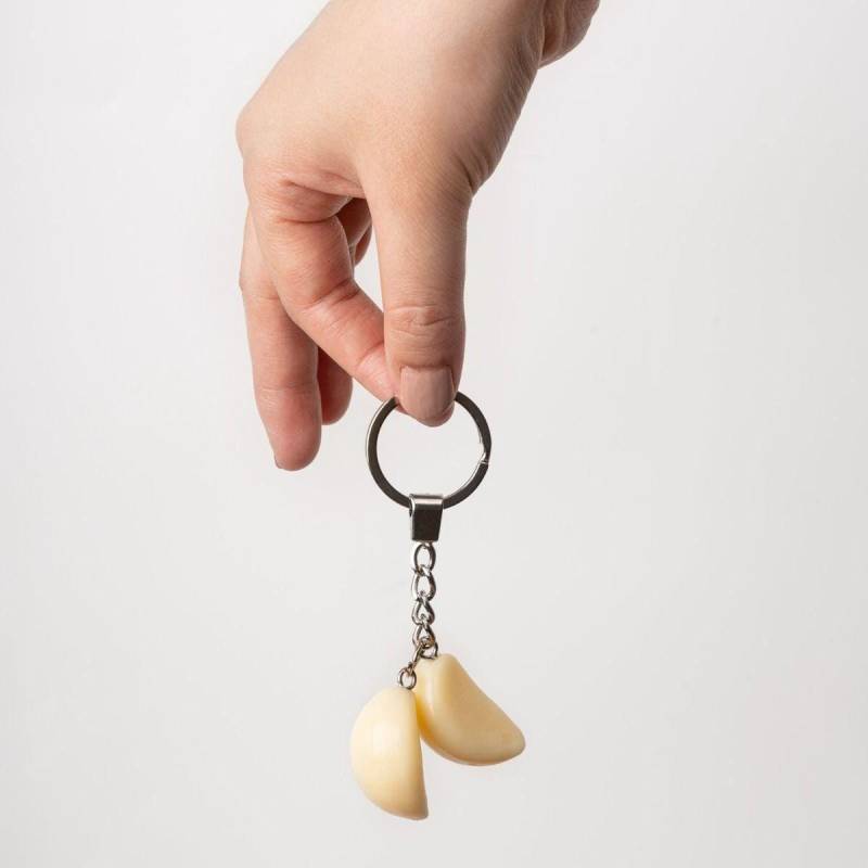 Geschälte Knoblauchzehen Schlüsselanhänger Fake Food Keychain von yumazingDE
