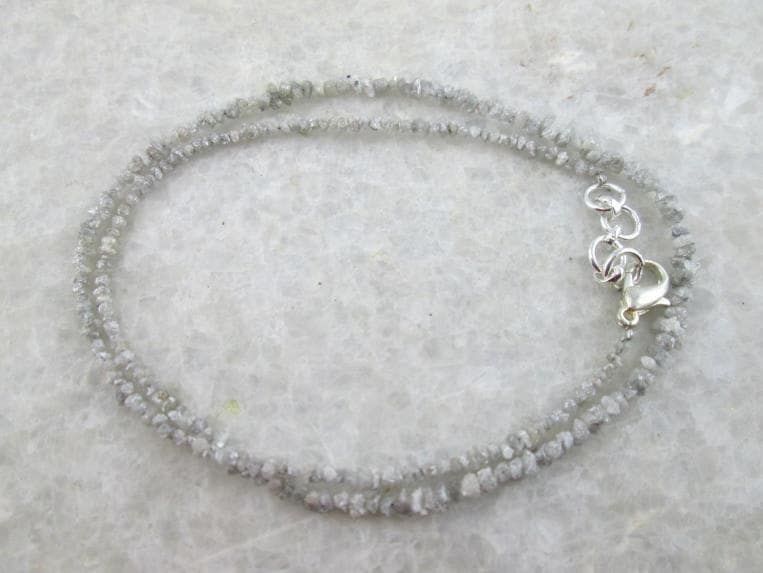 21.00 Karat Grau Rohe Grobe Uncut Diamant Perlen Halskette, Diamant-Halskette Mit Silberverschluss von yunijewels