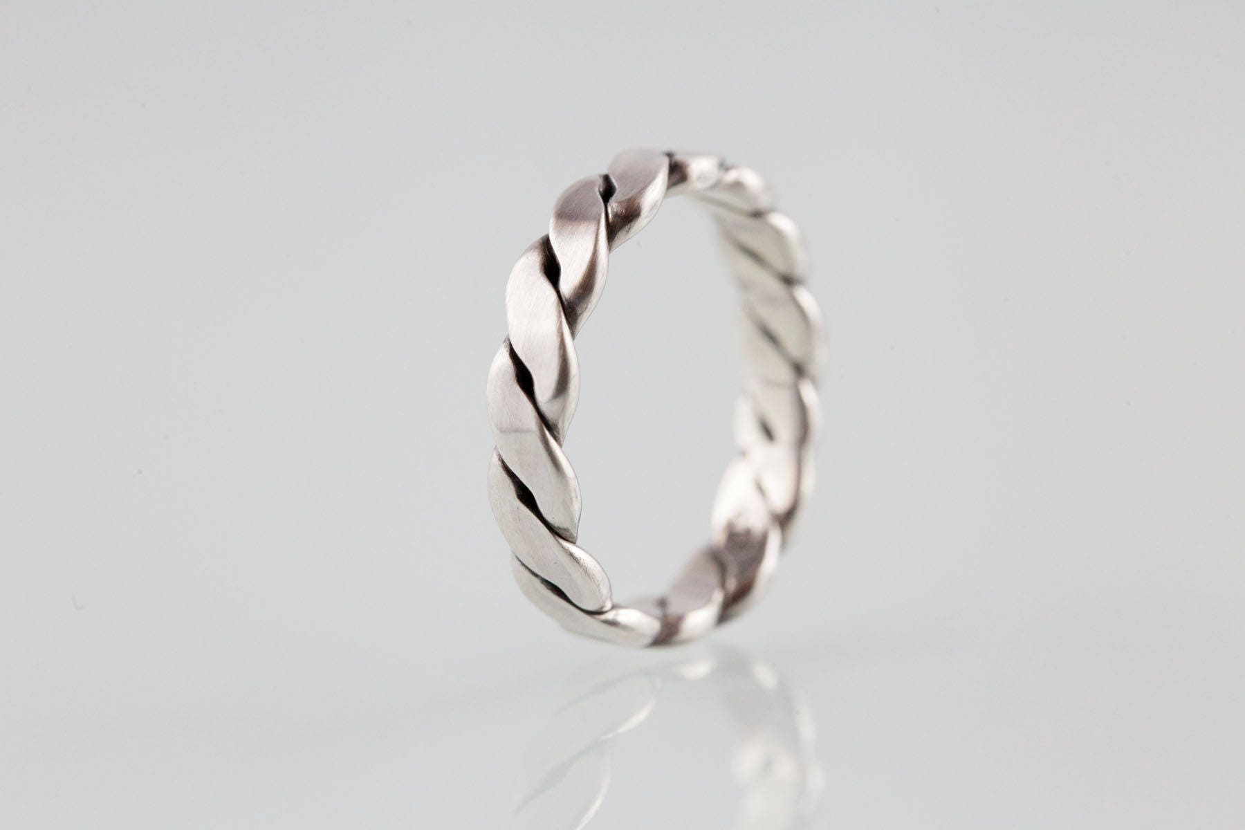 Moderner, Gedrehter Bandring/stapelring No. 12 von yvedesign