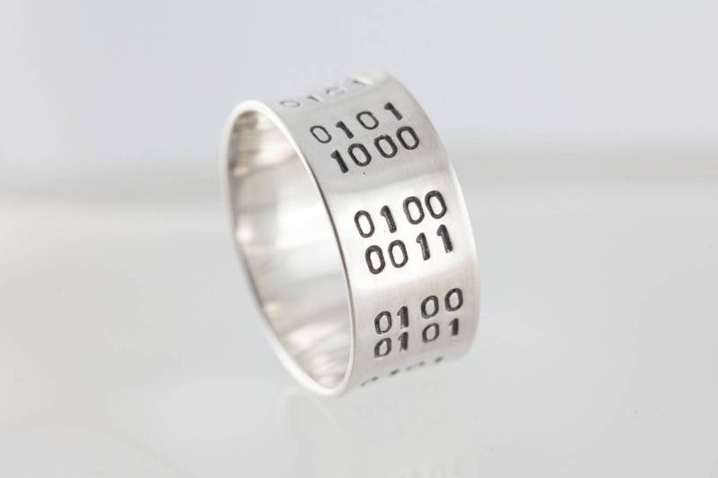 Moderner Bandring - Binärcode von yvedesign