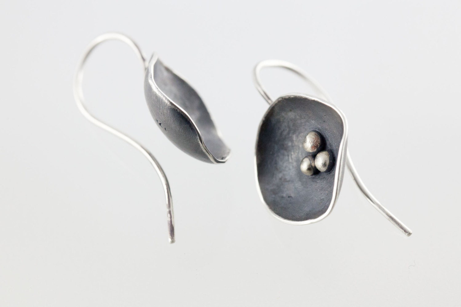 Ohrringe "Black Flower" von yvedesign