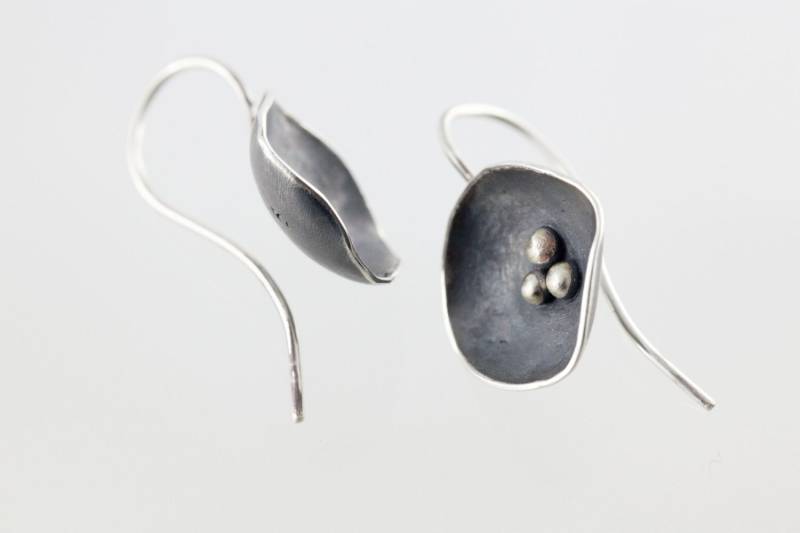 Ohrringe "Black Flower" von yvedesign