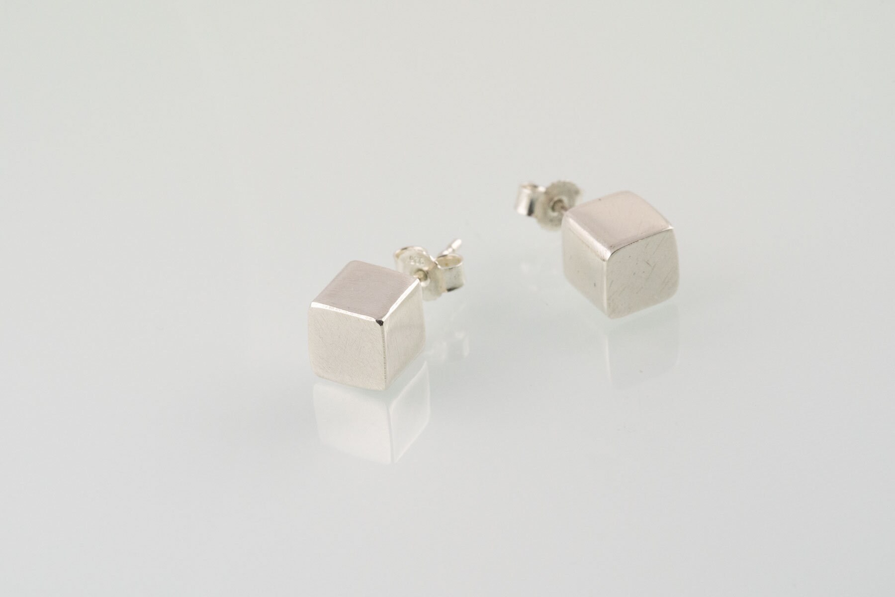 Ohrstecker - Würfel No.2 von yvedesign