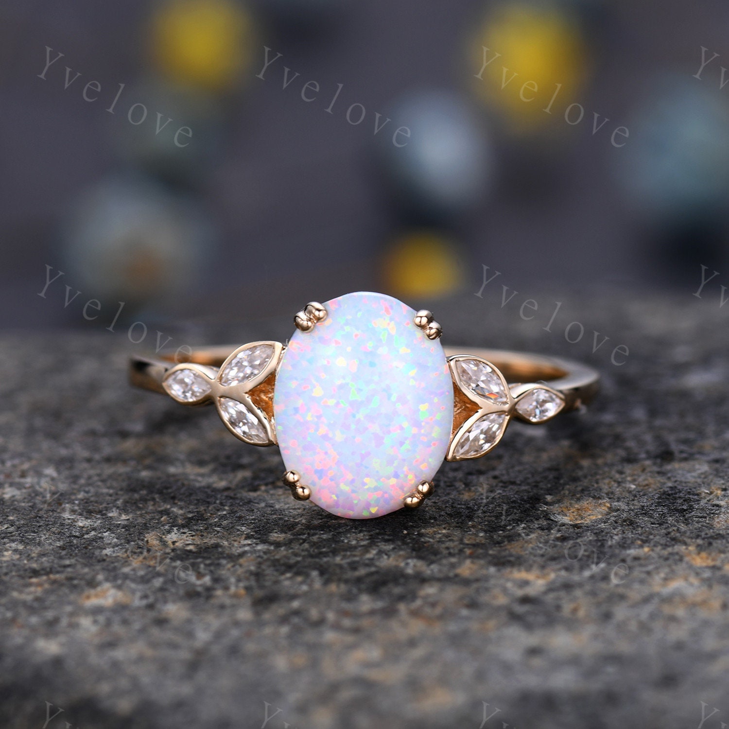 1.5Ct Vintage Weißer Feueroval Verlobungsring, Opal Ringe Für Frauen 14K Gelbgold, Edelstein Ring, Verlobungsring, Oval Opal Ringe, Statement Ring von yvelove